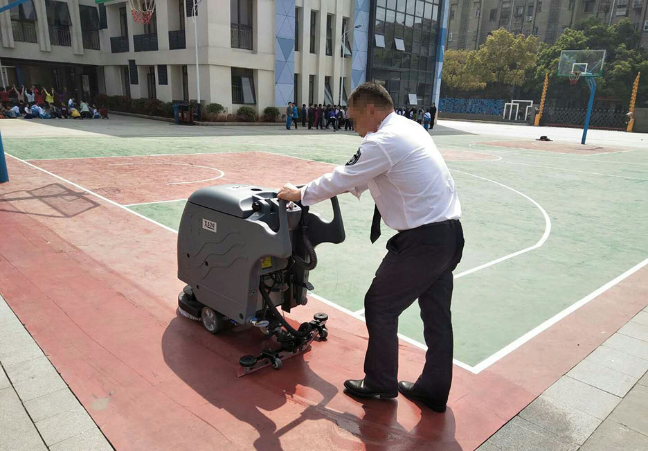 江西大型清潔設(shè)備多功能洗地機(jī)和電動<a href=http://www.creative-d.cn target=_blank class=infotextkey>掃地車生產(chǎn)廠</a>